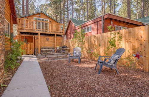 South Lake Tahoe Cabin | Ski Run Retreat: Cozy Tahoe Cabin