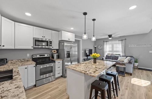 Meredith House | Ski Season is Coming! 4-BR, Sleeps 14, Large Yard