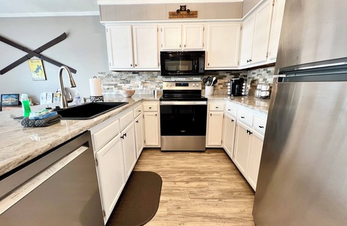 Banner Elk Condo | Ski-Snowboard-Tube-Sled-Pool-HotTub-Tennis-Pickleball