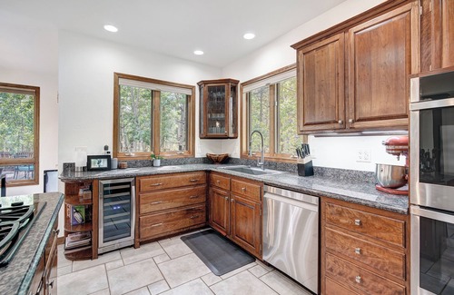 Breckenridge House | Ski Specials, Fireplace, Ping Pong and Sauna, Pet Friendly