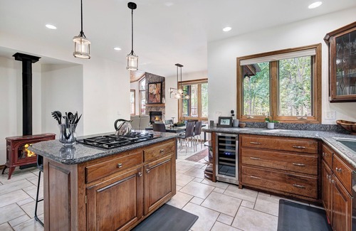 Breckenridge House | Ski Specials, Fireplace, Ping Pong and Sauna, Pet Friendly