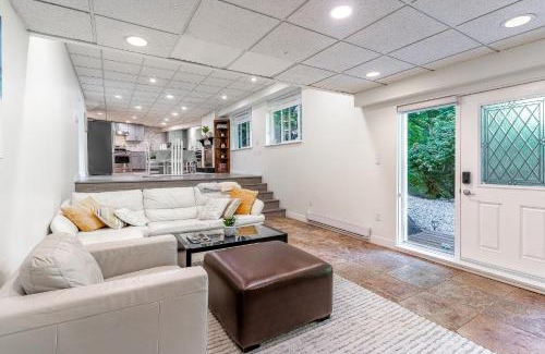 Canyon Heights House | Ski & Stay I Winter Retreat in North Vancouver