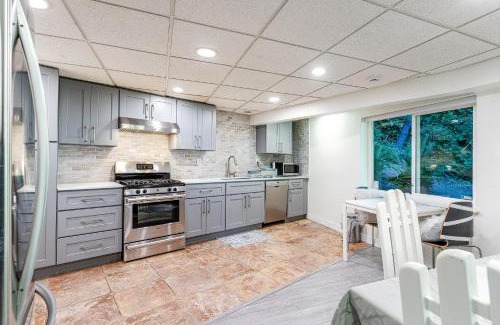 Canyon Heights House | Ski & Stay I Winter Retreat in North Vancouver