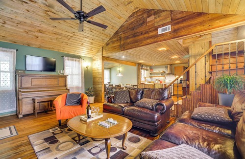 Pocono Pines House | Ski, Swim, Relax: Old-Fashioned Poconos Getaway