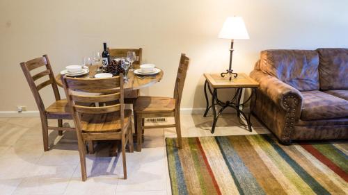 Truckee Hotel | Ski Trails 4024