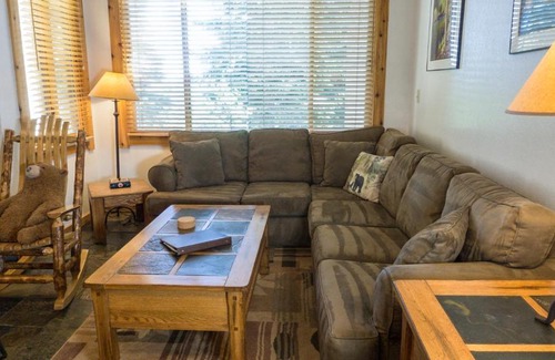 Truckee Hotel | Ski Trails 4058