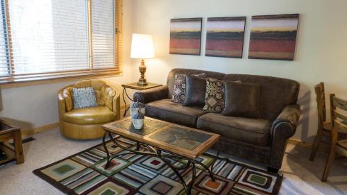 Truckee Hotel | Ski Trails 4113