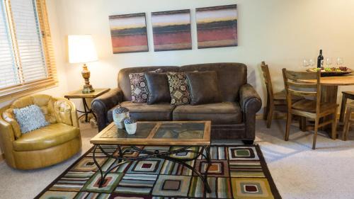 Truckee Hotel | Ski Trails 4113
