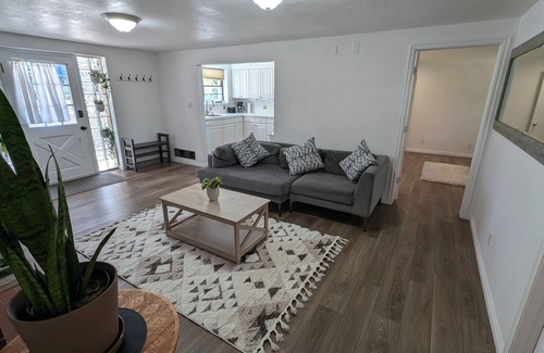 East Central Apartment | Ski trip or U of U 2-bedroom apartment in Salt Lake City with AC, WiFi