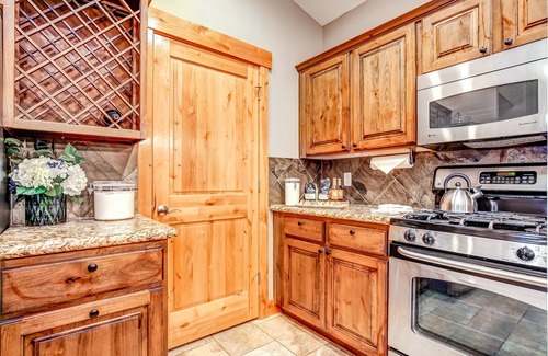 Bear Hollow Village Condo | Ski view condo with fast WiFi, private grill, easy ski access, pool, & hot tub