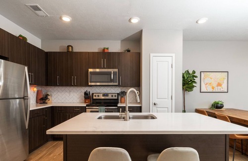 Draper Apartment | Ski, Work, Relax, Enjoy - Luxury Living!