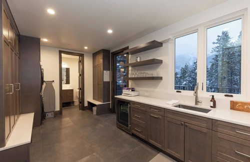 Copper Mountain House | Skibakken Chalet: Ski-in/out, Panoramic Deck Views, Hot Tub, Spa w/Sauna