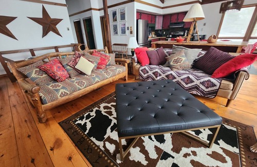 Davis Ski Chalet | Skiers View: less than 10 mins to state parks + big view/deck/grill etc