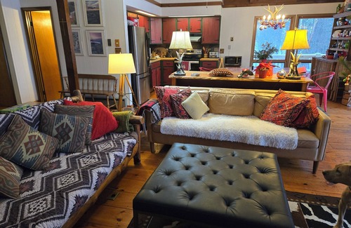 Davis Ski Chalet | Skiers View: less than 10 mins to state parks + big view/deck/grill etc