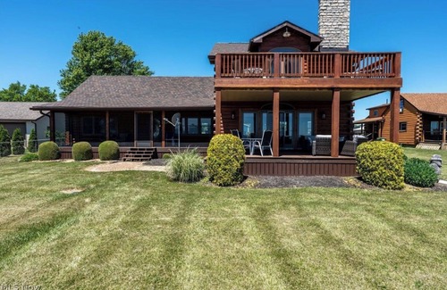 Put-in-Bay House | Skipper’s Pine Haven Lakefront