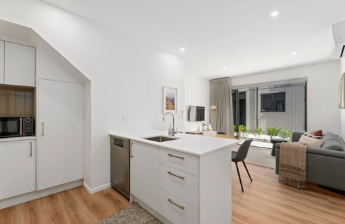 Arthur's Point House | Skippers Rest | Near Coronet & QT Central