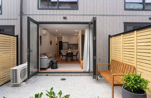 Arthur's Point House | Skippers Rest | Near Coronet & QT Central