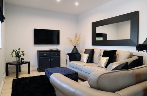 Llanfoist Cottage | Skirrid Cottage. Elegant, charming & welcoming.
