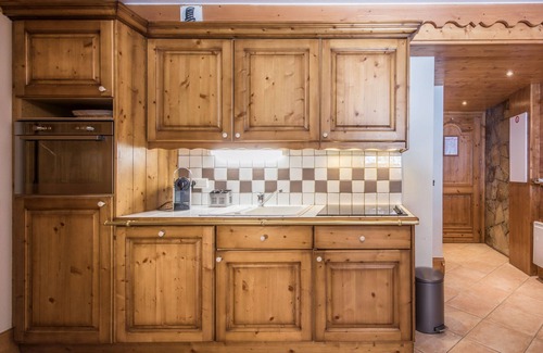 Meribel Village Apartment | SKIS ON FOOT WITH POOL - CHARMING APARTMENT - 4 people