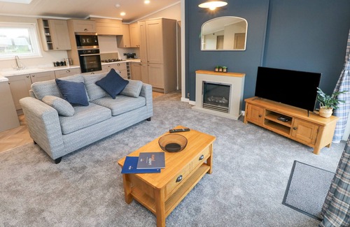 Hasguard Cross Cottage | SKOMER LODGE, family friendly, with a garden in Broad Haven