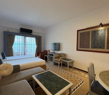 Tanjung Bungah Hotel | Sky beach resort