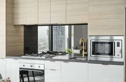 Surfers Paradise Apartment | Sky-High Beachside Condo - Pet Friendly