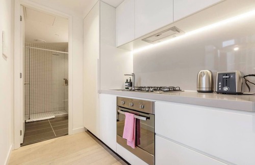 Melbourne Central Business District Apartment | Sky High City Luxury w Huge Deck and Shared Pool