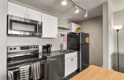 Downtown Denver Apartment | Sky-High Downtown Denver Studio | Pet Friendly!