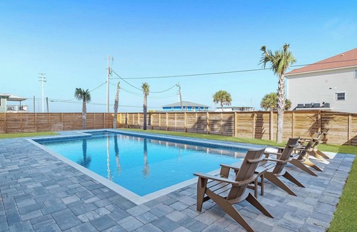 Navarre Beach House | Sky High- pup friendly home w/pool, sleeps 22!