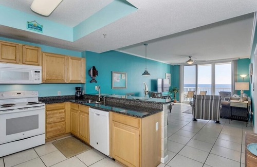 Navarre Beach Apartment | Sky Meets The Sea: Stunning 11th Floor Unit in Summerwind West!