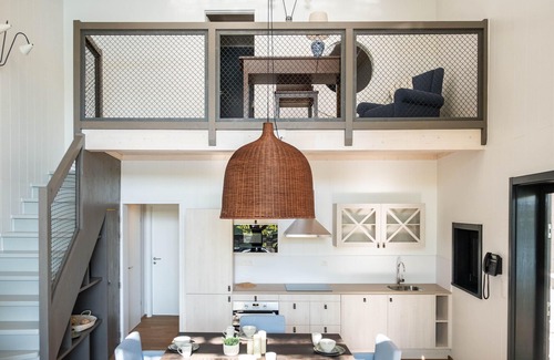 Antoing Villa | Sky Pad: Lakeside Retreat