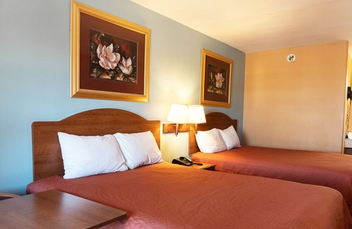 Western Division House | Sky Palace Inn & Suites By Jasper Laredo- 2 Queen Bed Non Smoking