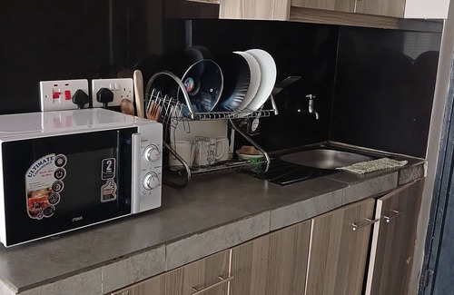 Embakasi House | Sky Pearl Airport Stay- WiFi, Netflix, Parking & Views