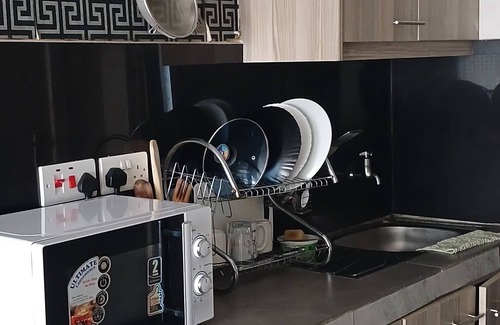 Embakasi House | Sky Pearl Airport Stay- WiFi, Netflix, Parking & Views