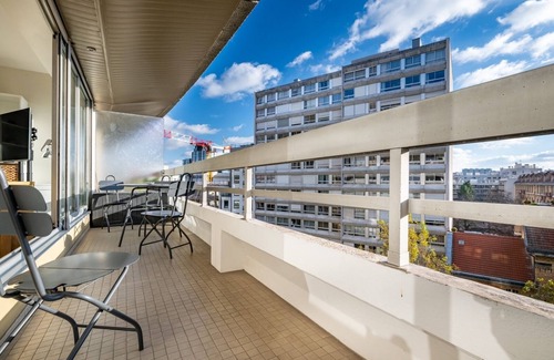 Necker Apartment | Sky Reach Serendipity, by Veeve