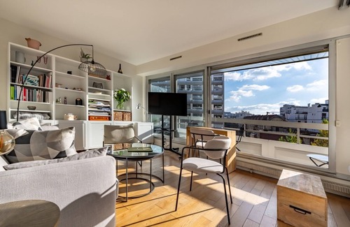 Necker Apartment | Sky Reach Serendipity, by Veeve