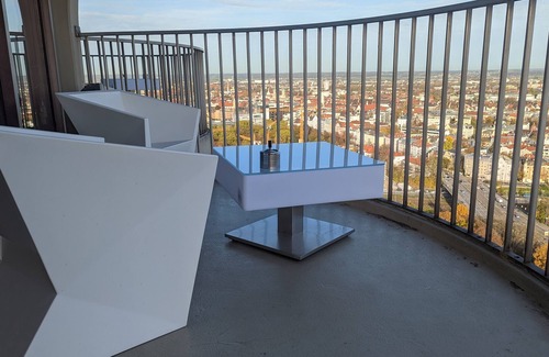 Rosenau- und Thelottviertel Apartment | SKY - Romantic -room 33 Etage Hotelturm Augsburg
