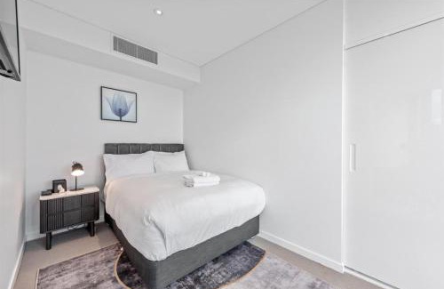 Brisbane Central Business District Apartment | Sky Tower hosted by AAB