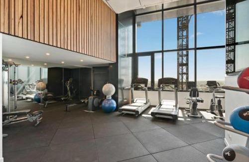 Brisbane Central Business District Apartment | Sky Tower hosted by AAB