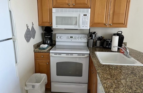 St. Petersburg - Clearwater Condo | Sky view of sunsets and TAMPA BAY !