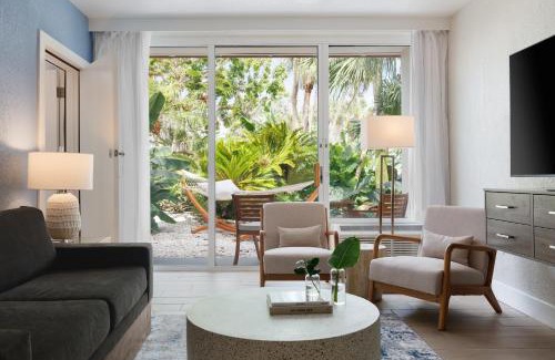 Pinellas Point Hotel | SkyBeach Resort