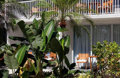 Pinellas Point Hotel | SkyBeach Resort