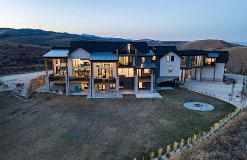 Fish Haven House | Skybridge at Bear Lake: Sleeps 61 +14-optional condo, Private Beach, Theatre Rm