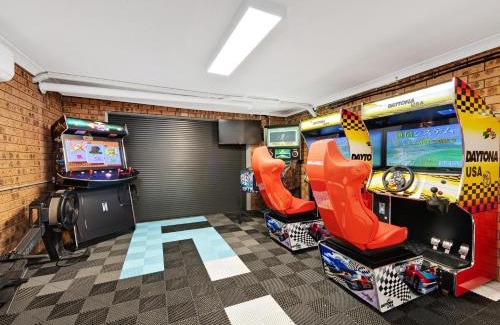Malua Bay House | Skyes Beach House -Views, Spas, Sauna, Arcade Games