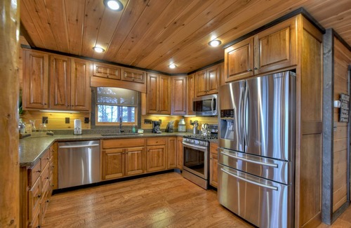 Mineral Bluff Cabin | Skyfall - Stunning mountain views, cozy hot tub, comfy beds, game room, and more!