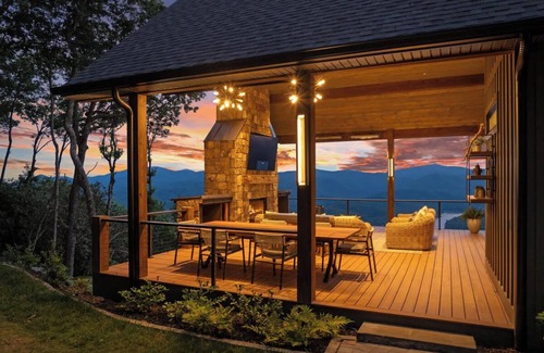 Tiger Villa | SkyHaüs @Lake Burton - world-class views, infinity hot tub, 3 grills, & porches.