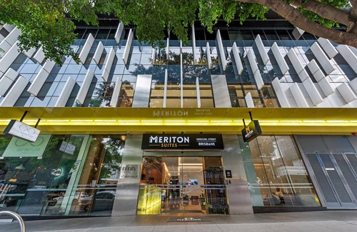 Brisbane Central Business District Apartment | Skyhigh Executive! ~ 2Bed/2Bath/1Car/Views ~ CBD