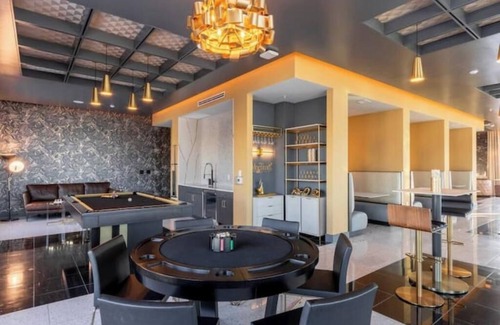 West End Apartment | SkyHigh Nashville/Rooftop Pool