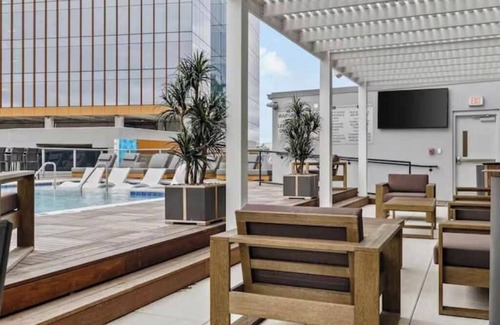 West End Apartment | SkyHigh Nashville/Rooftop Pool