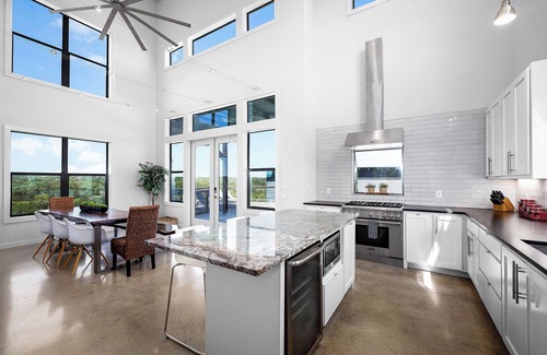 New Braunfels House | SKYHOUSE Guadalupe: Cliffside Pool Above the River